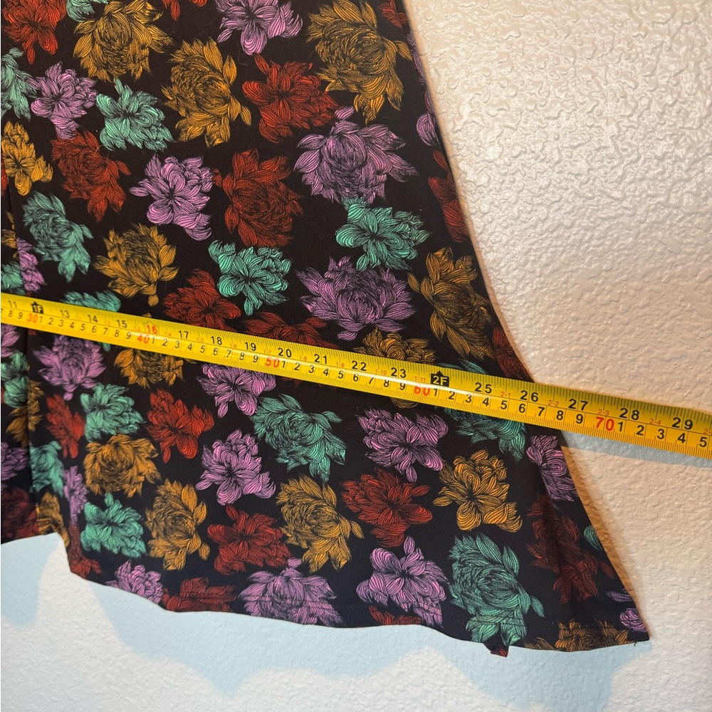 LUC XS LuLaRoe Floral Short Sleeve Top - Black, w/Pink, Orange , Green - Picture 6 of 8